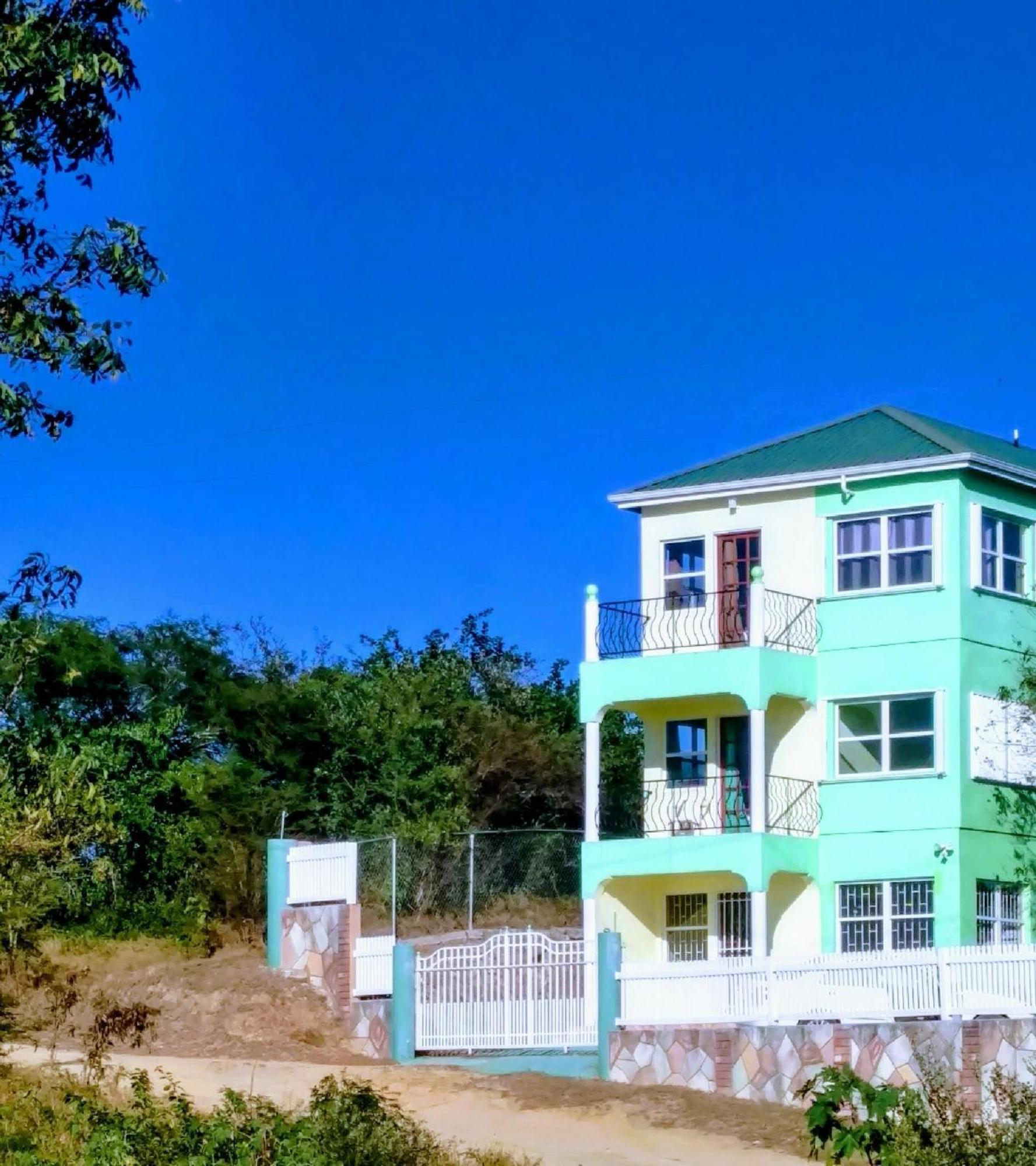 Zeus Estate Guesthouse St. John's Exteriér fotografie